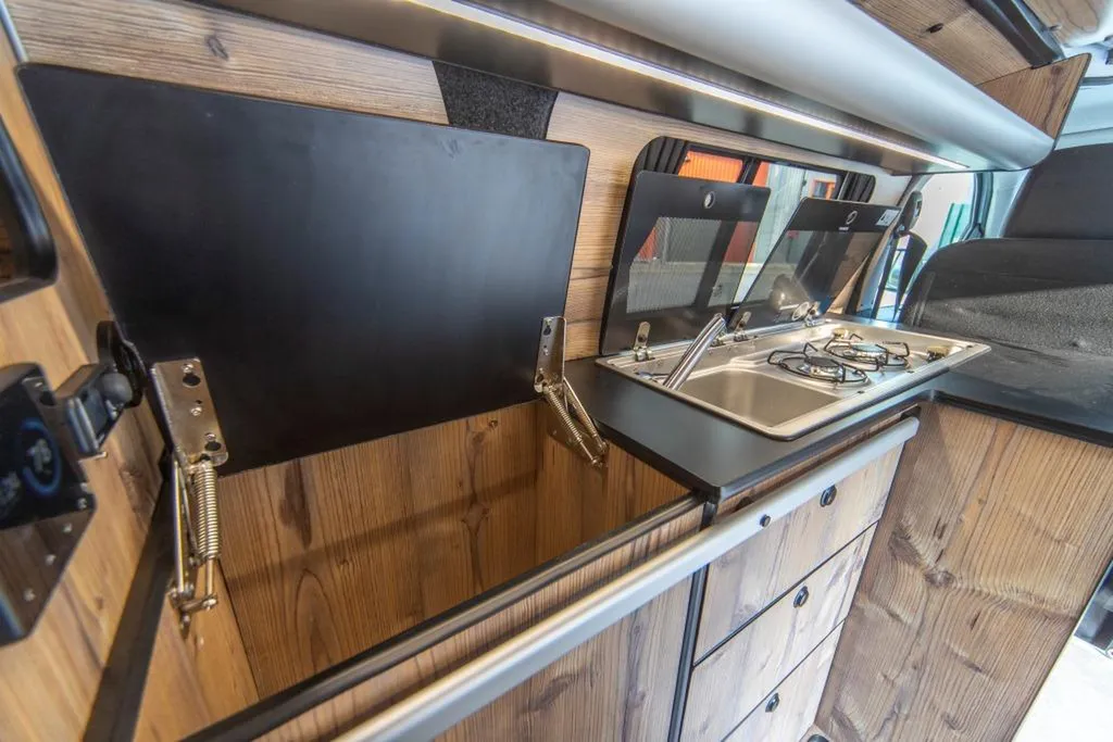 Aménagement intérieur sur-mesure Peugeot Expert XL à Lyon et dans le Rhône