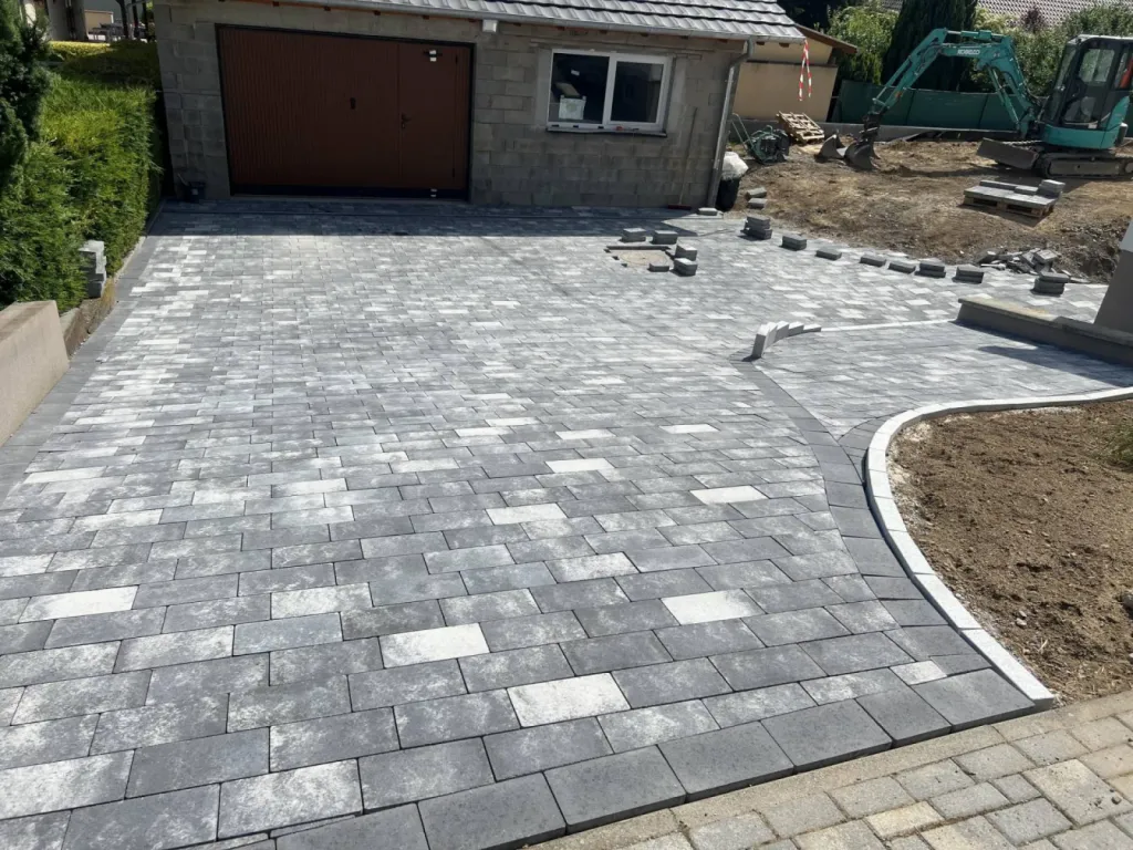 Pose de pavé pour une cour de maison à Erstein, dans le Bas-Rhin CLK