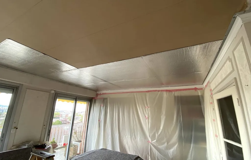 Pose isolant et faux-plafond BARRISOL, blanc mat, dans appartement ancien centre de Toulouse - by Plafonds Tendus Occitans Auch