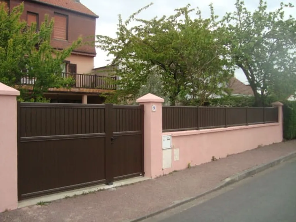 Pose de Clôture aluminium sur muret, Portails motorisés et Portillon en aluminium à Caudebec-en-Caux dans la Seine-Maritime 76 et ses Alentours