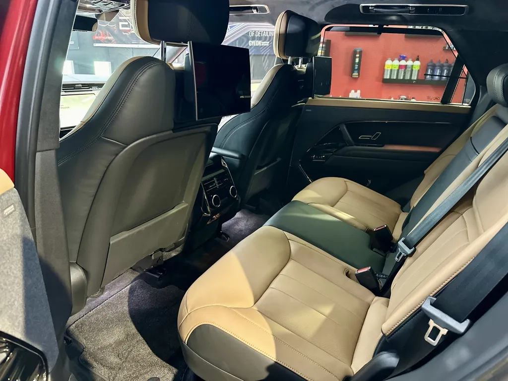 Polissage rénovation carrosserie spécialiste du traitement céramique sur lyon Range Rover sport 