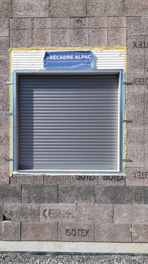 Vente et installation de pré cadre avec volet roulant