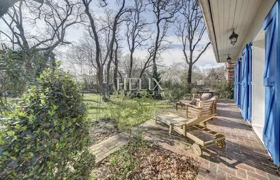 Exclusivité à Le Vésinet à vendre une belle maison familiale de 250 M² avec grand parc arboré à 3 minutes du parc des Ibis.
