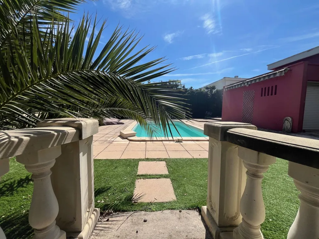 Maison de plain-pied Carnoux en Provence avec garage et piscine, proche commodités, pas de vis à vis