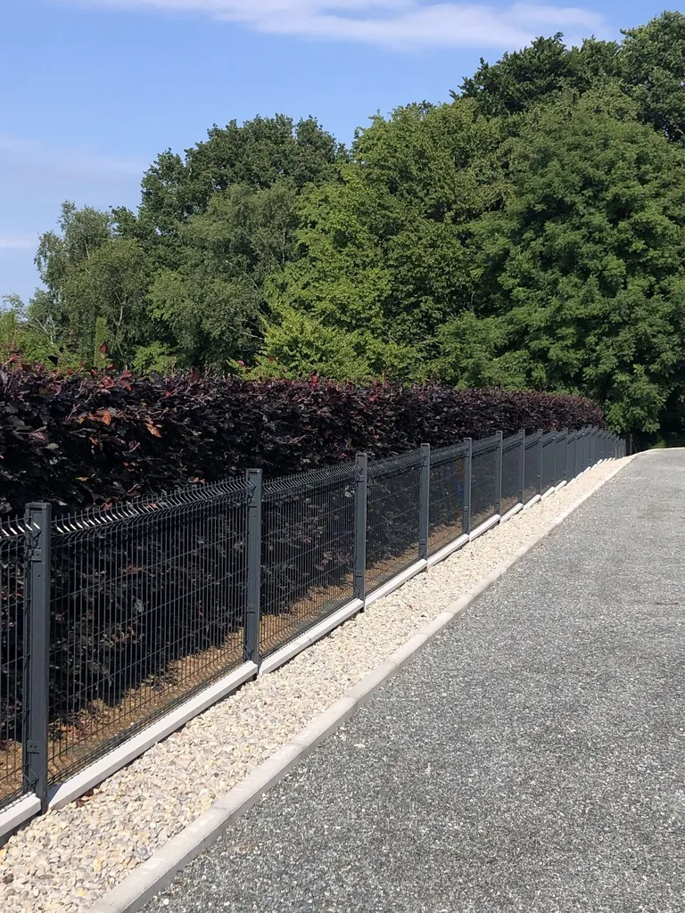 Installation de Clôture Treillis Soudé Rigide, Modèles Standard et Esthétique pour Particuliers à Beuzeville dans l'Eure 27