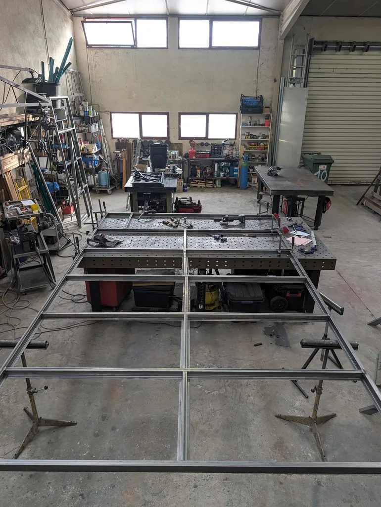 Création d'une verrière XXL pour cloisonner une mezzanine au Puy St Réparade