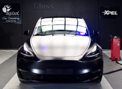 Comment protéger ma Tesla Model Y Noire avec un Film de protection Xpel Stealth Mat après la livraison de mon véhicule Neuf.