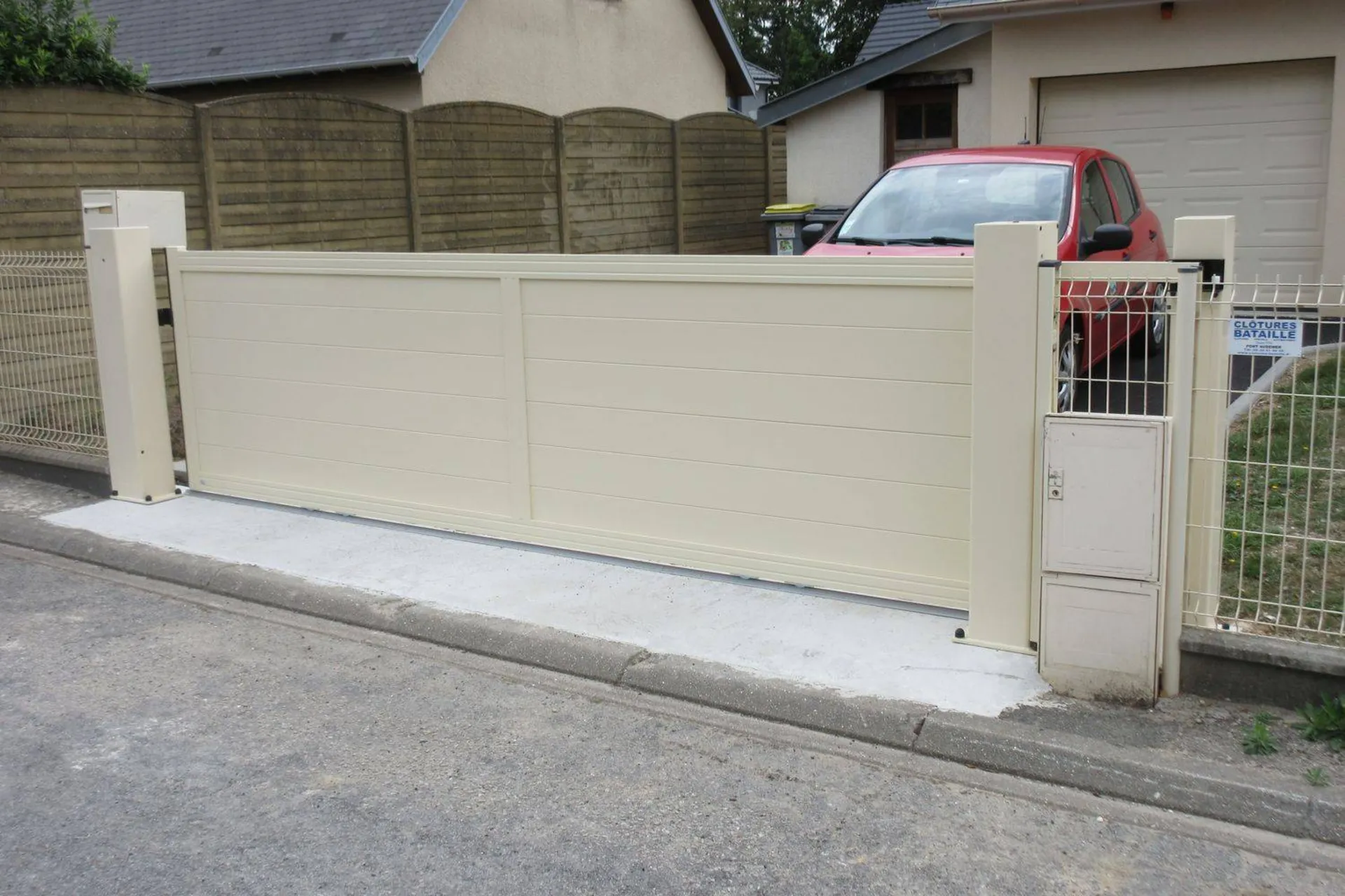 Pose de portail coulissant motorisé en Aluminium à Trouville sur mer 14