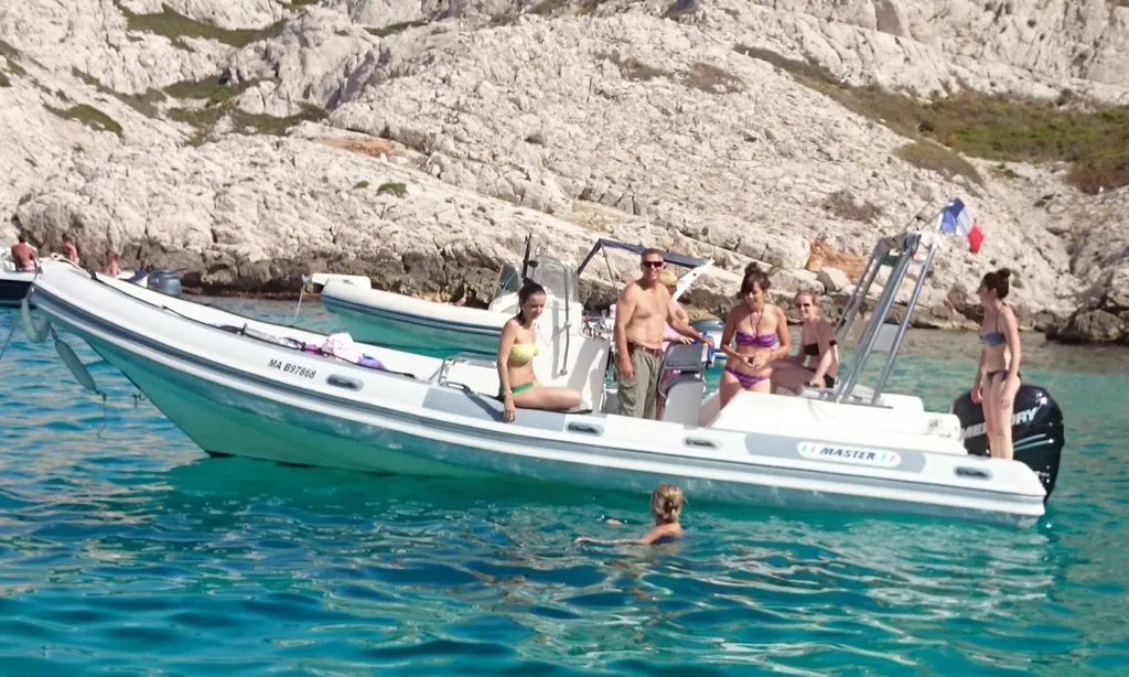 Bateau Chuppa Chups l’Eden Boat  pour visiter les Calanques avec skipper professionnel
