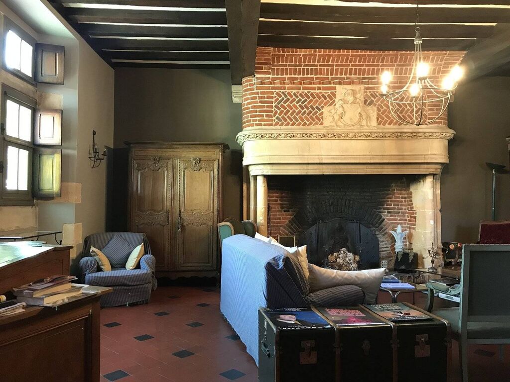 Vends demeure chargé d'histoire proche des commerces