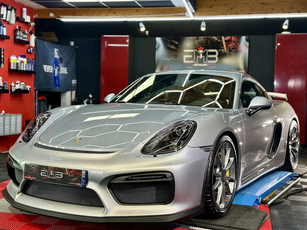 Protection carrosserie sur Limonest spécialiste porsche GT4