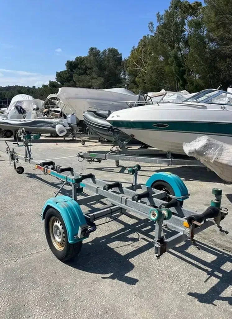 Vente d'un remorque Navica d’occasion PTAC 900 kg : remorque bateau compacte et pratique disponible à La Londe les Maures près de Cavalaire-sur-Mer