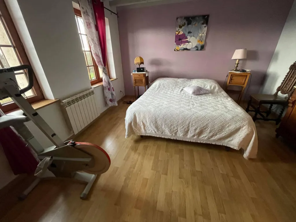 Un palier desservant deux belles chambres