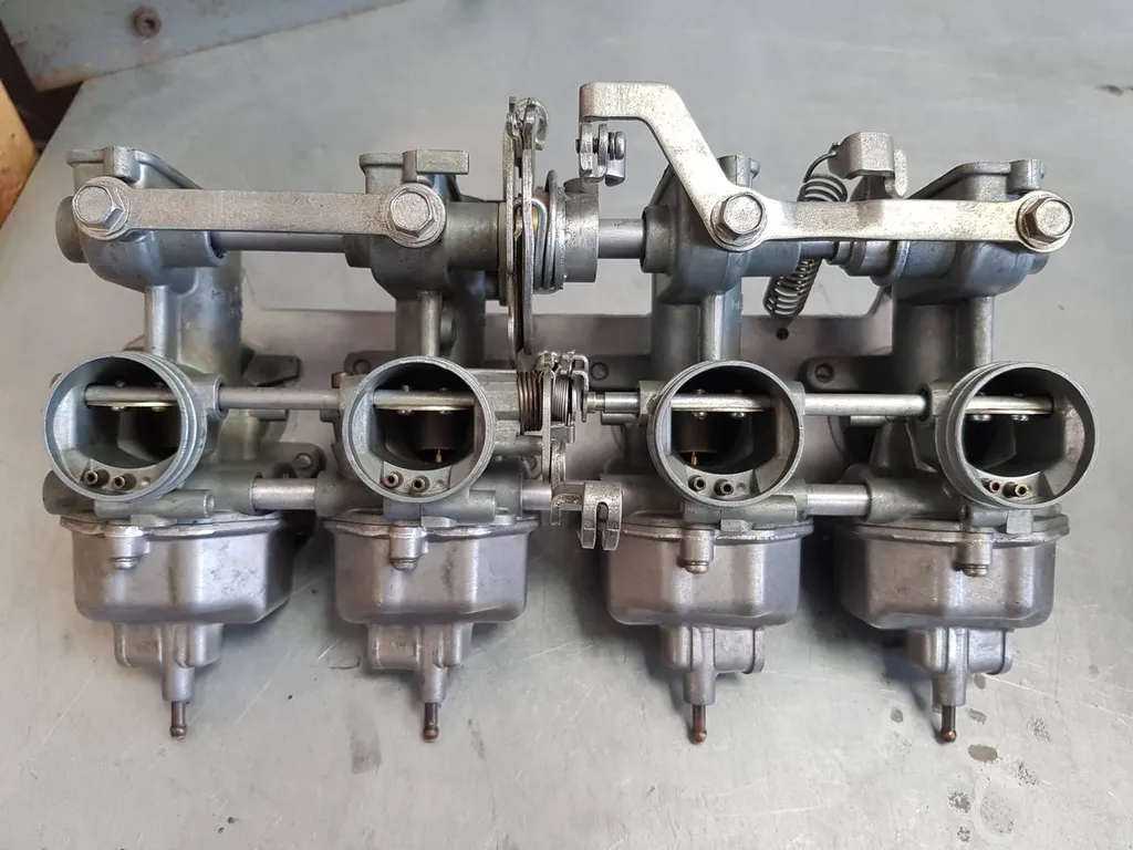 RESTAURATION RAMPE DE CARBURATEUR HONDA CB550 FOUR LA VALETTE DU VAR