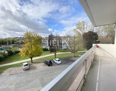 Balcon avec vue dégagée sur seine 
