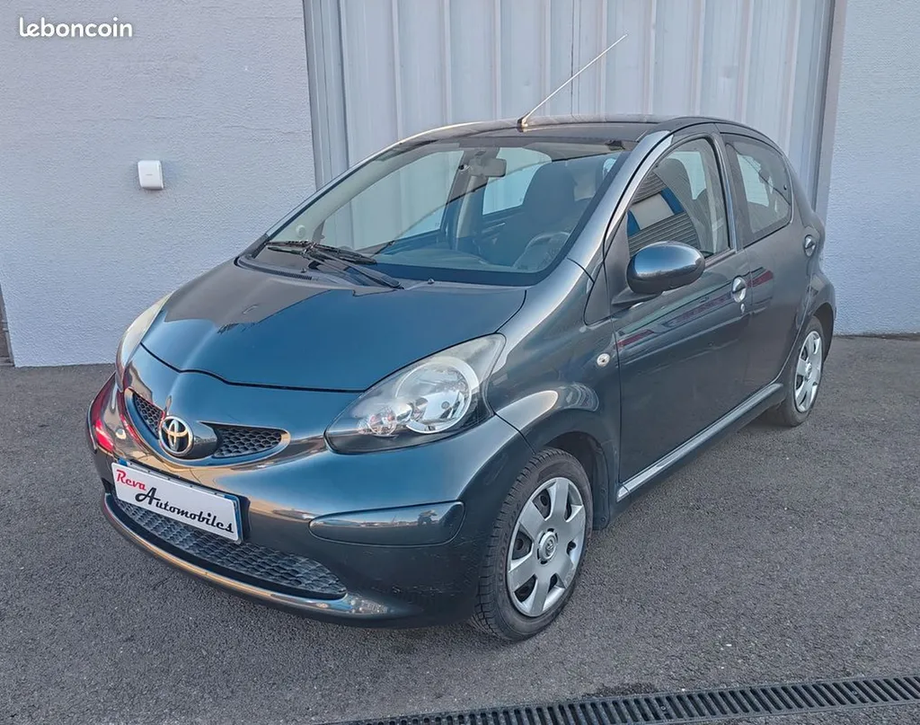 Toyota aygo 1.0 5 portes climatisation avec garantie 3 mois dans votre garage à Eysines