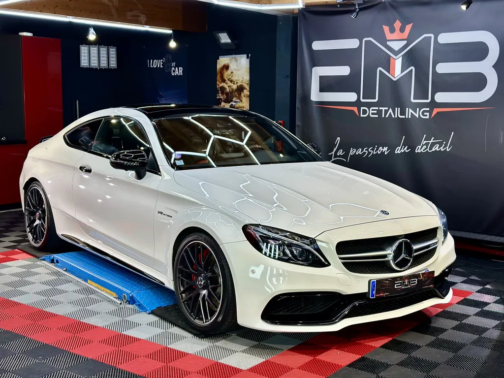 polissage Carroserie traitement céramique EMB DETAILING Vaugneray socialiste Mercedes C63 AMG