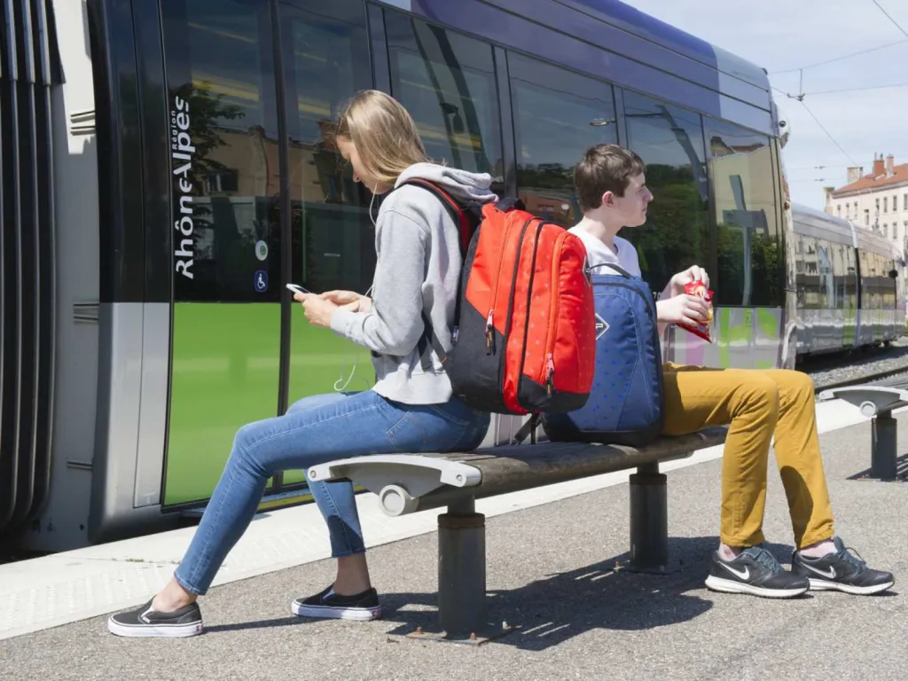 photo lifestyle quai de gare région Rhône-Alpes