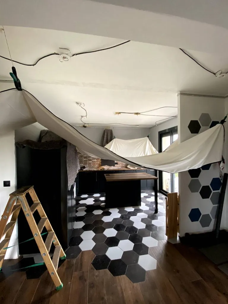 Comment rattraper un plafond après démolition d'une cloison ? Plafonds Tendus Occitans Blagnac