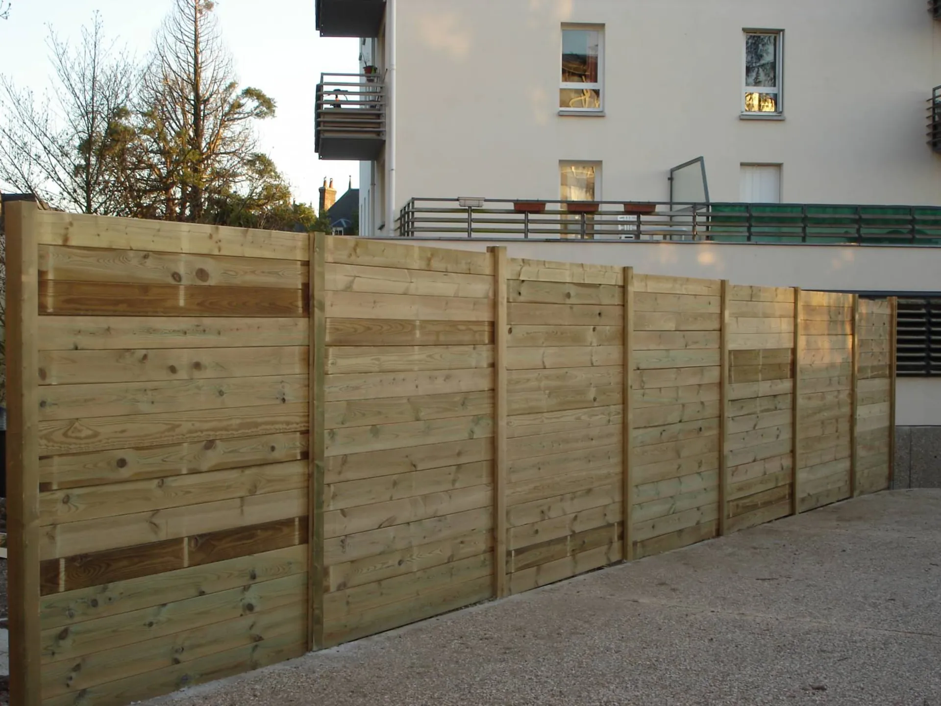 pose d'une clôture occultante bois dans le Calvados 14
