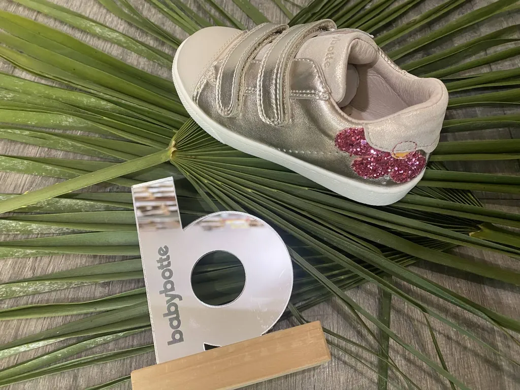 chaussure fille avec scratch près de Libourne