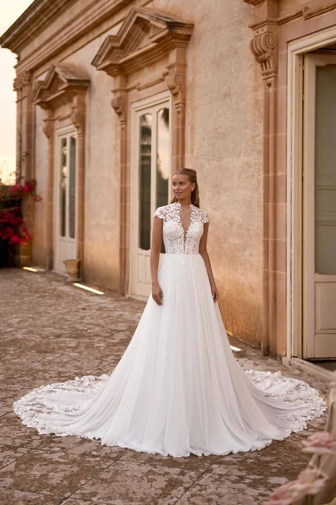 Robe de mariée bohème en mousseline fluide et légère à Marseille 