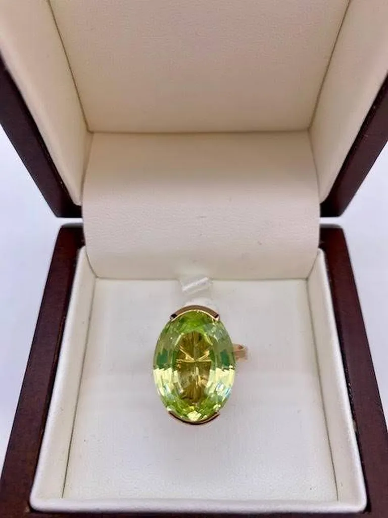 Un Trésor sur Or : La Bague Apatite aux Couleurs de Printemps de la Bijouterie Or Ligne