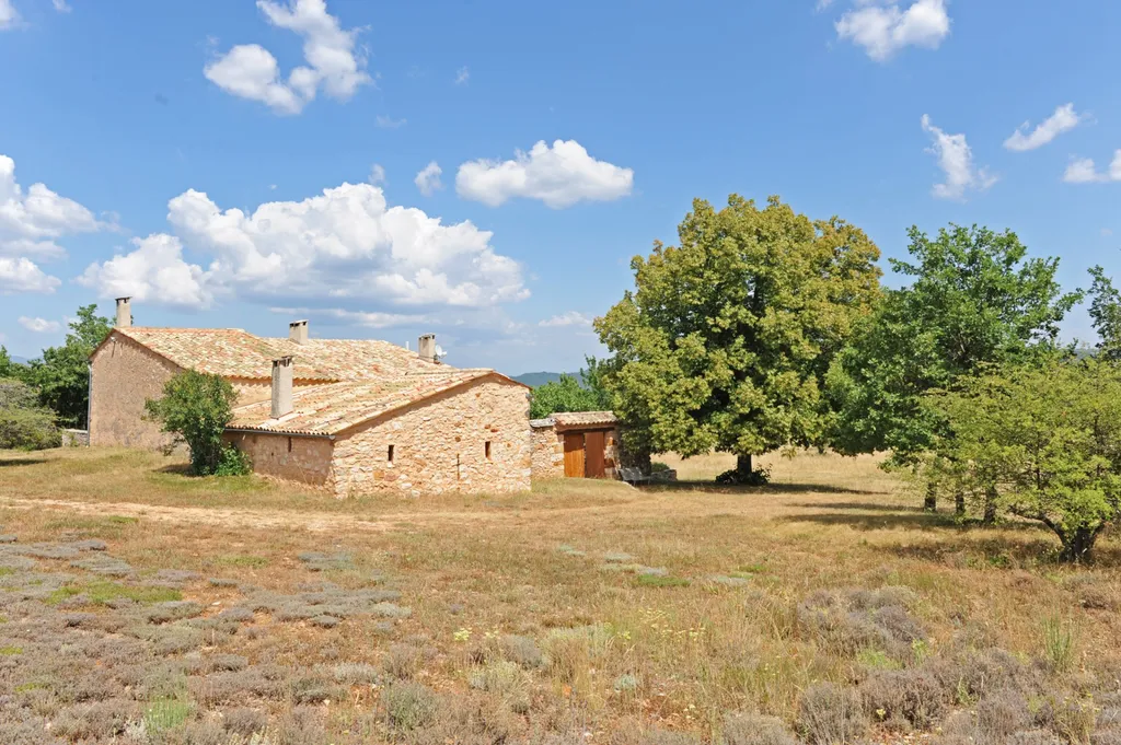 Ancienne ferme restaurée à vendre en Provence
