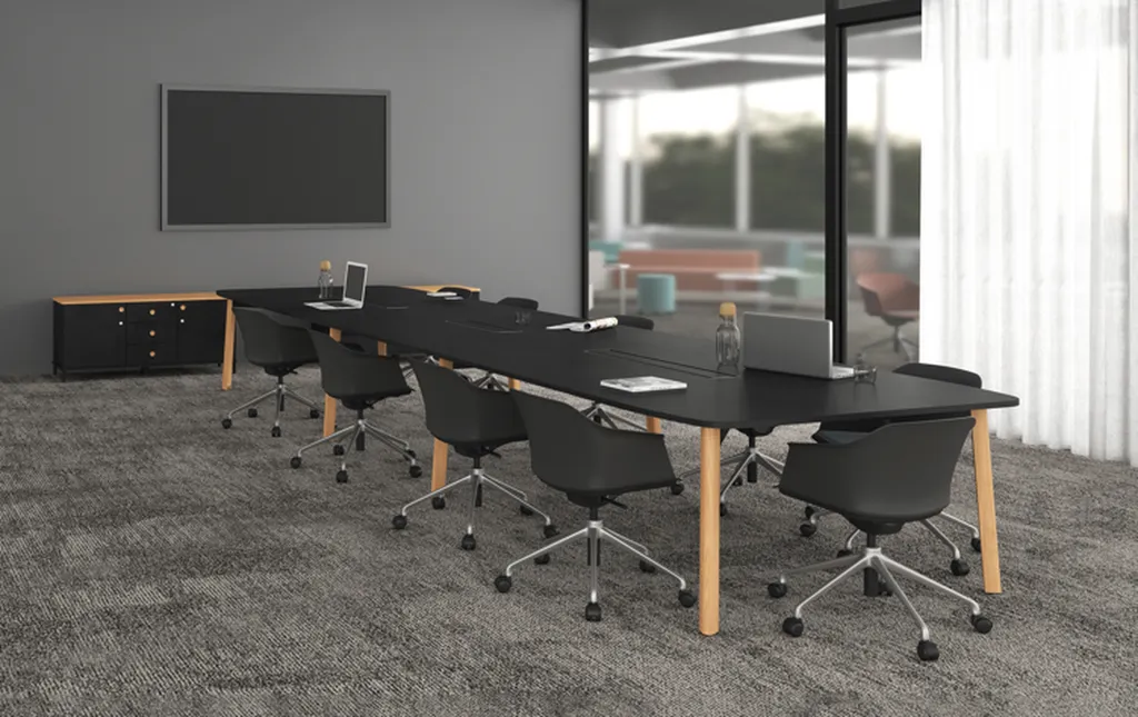 Table de réunion mélaminée velours noir pieds chêne massif Paris