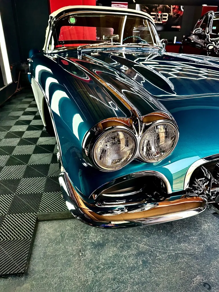 protection carrosserie traitement céramique Gyeon infinite Lyon Chevrolet corvette C1 1959