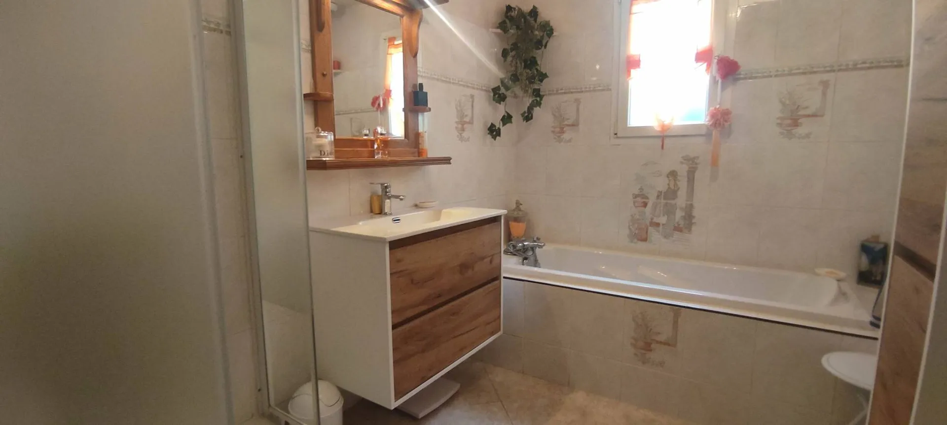 A vendre, dans un cadre paisible à LA CROISILLE (27190), Maison de plain-pied parfaitement entretenue et  sans vis-à-vis.