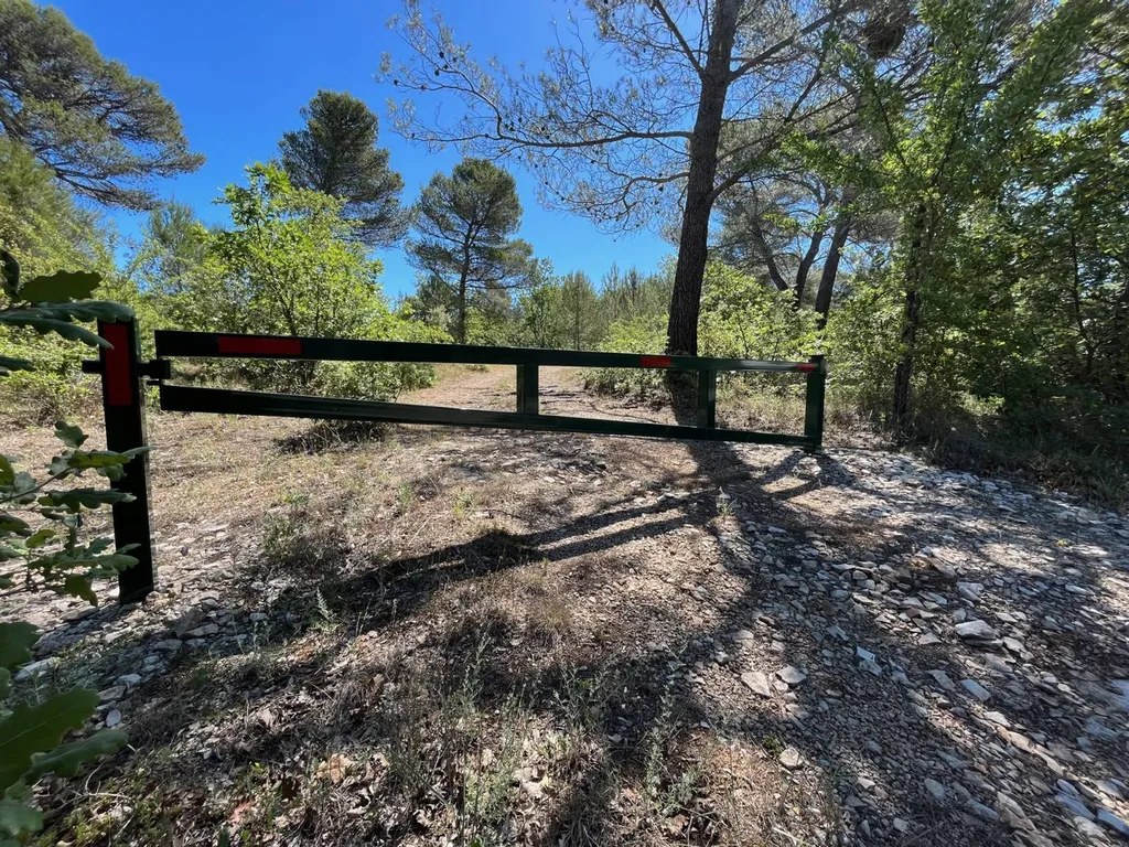 barrière pivotante pour chemin forestier