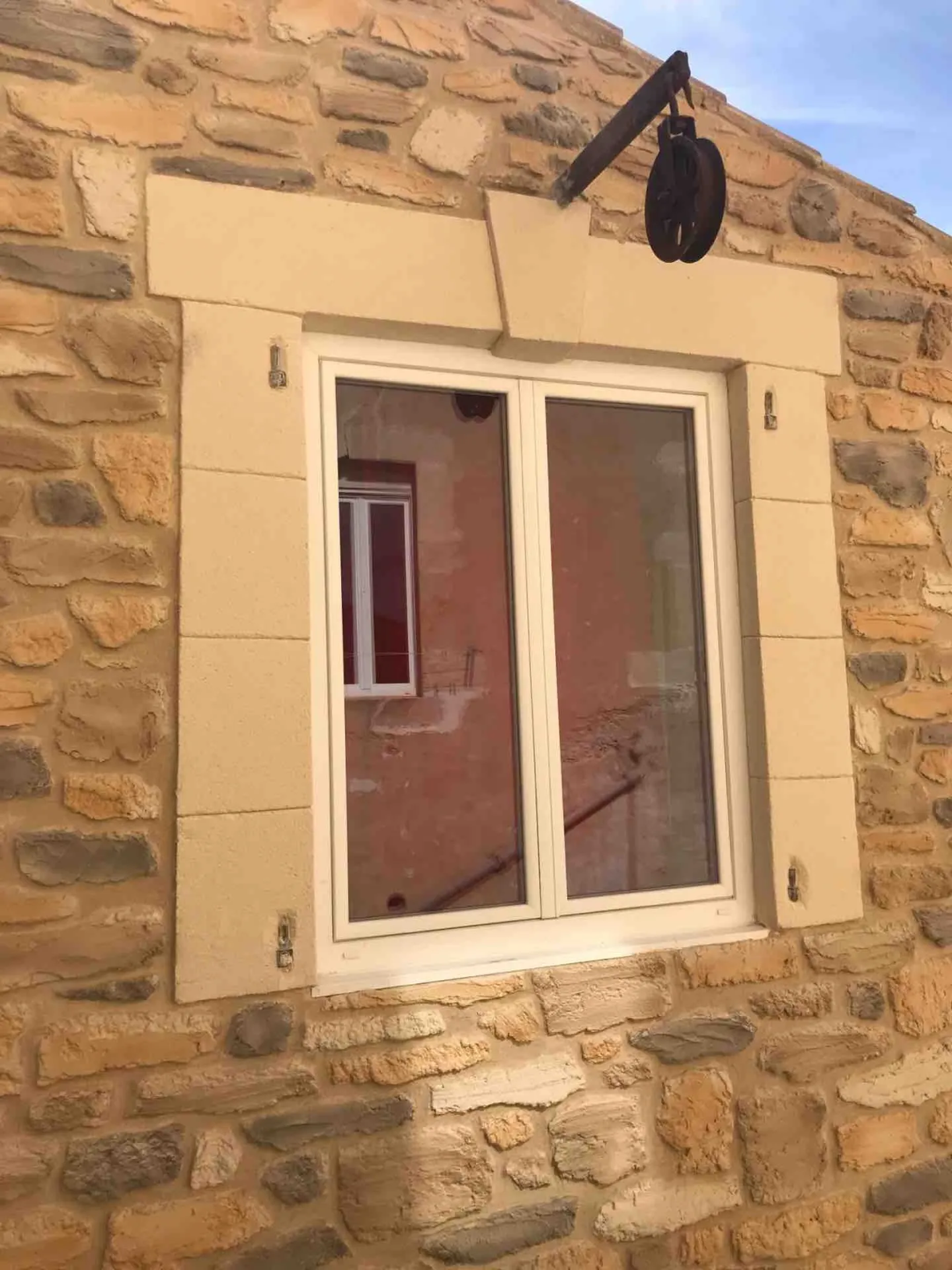 Création d'encadrements, embrasures, linteaux et clés de voûte des ouvertures dans l'occitanie