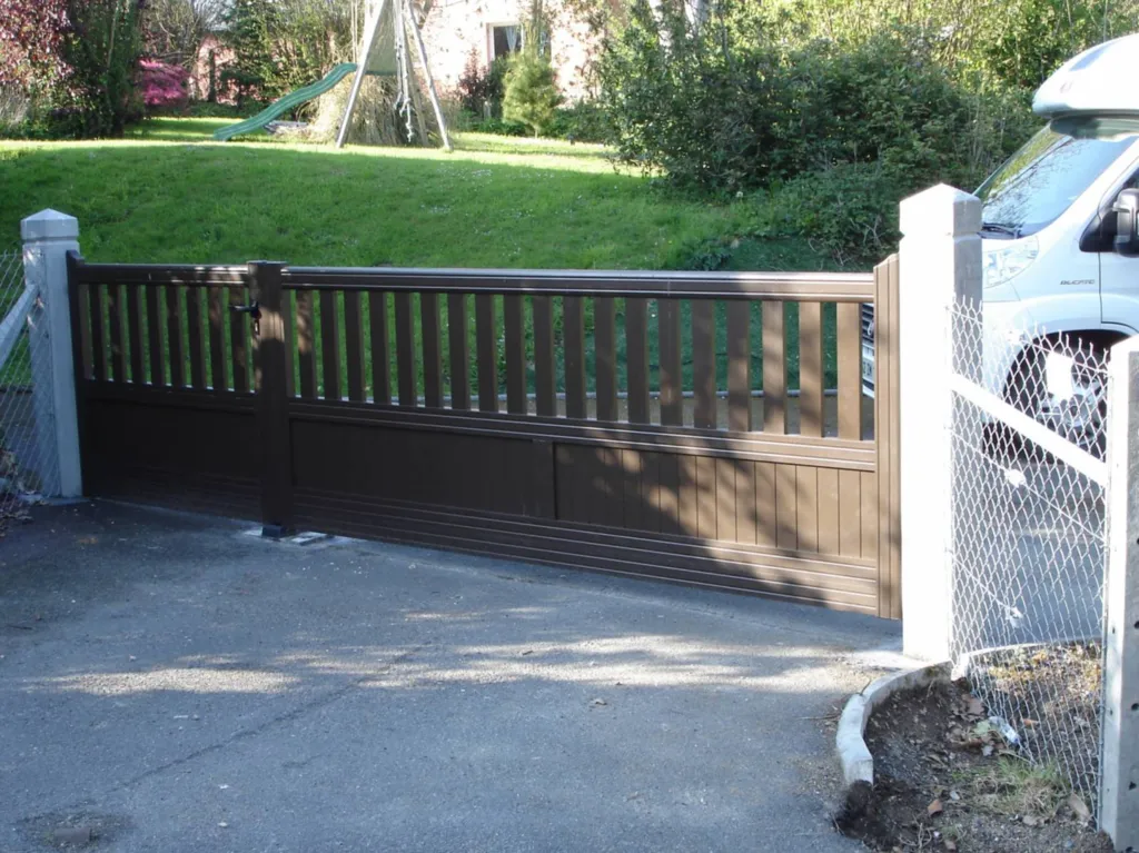 Pose de portail Aluminium pour permettre l'accès d'un camping car dans le Calvadso 14