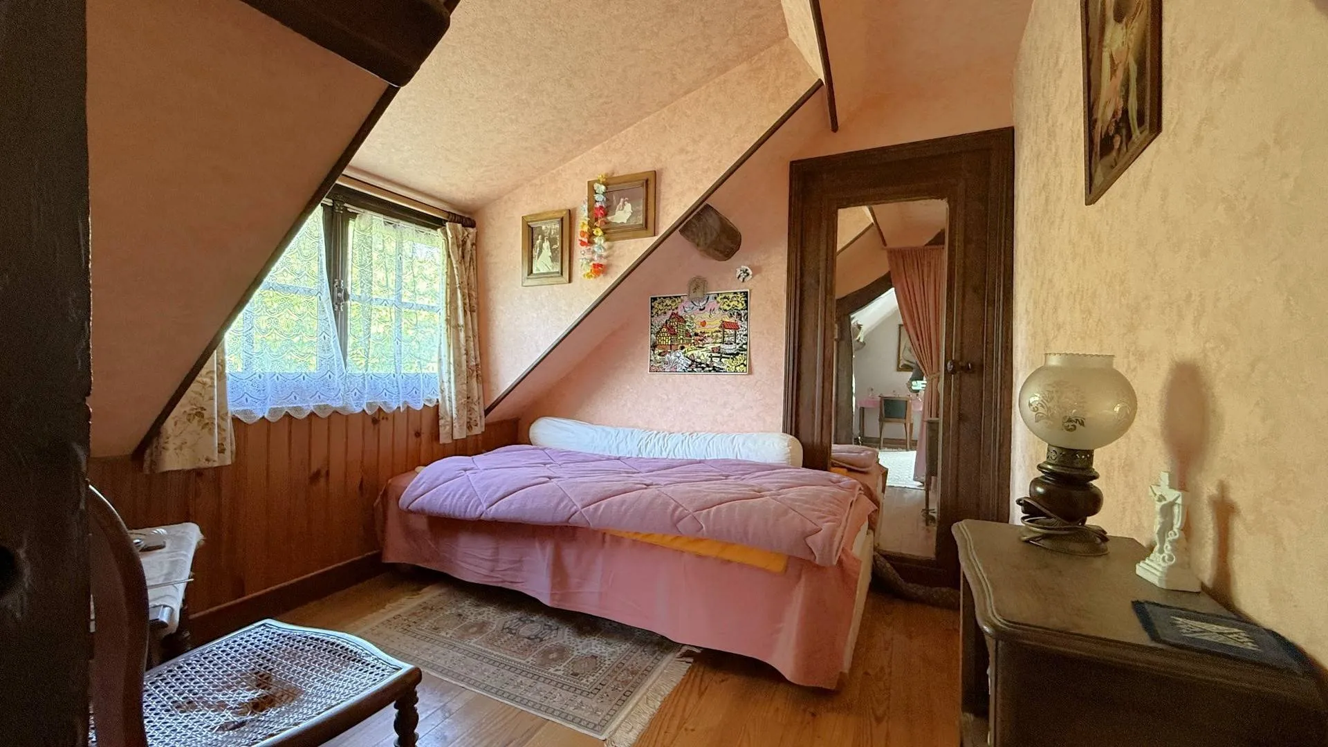 Maison ancienne mitoyenne à Varengeville-sur-Mer – Travaux à prévoir, gros potentiel – Investissement à fort rendement.