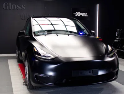 Comment protéger ma Tesla Model Y Noire avec un Film de protection Xpel Stealth Mat après la livraison de mon véhicule Neuf.