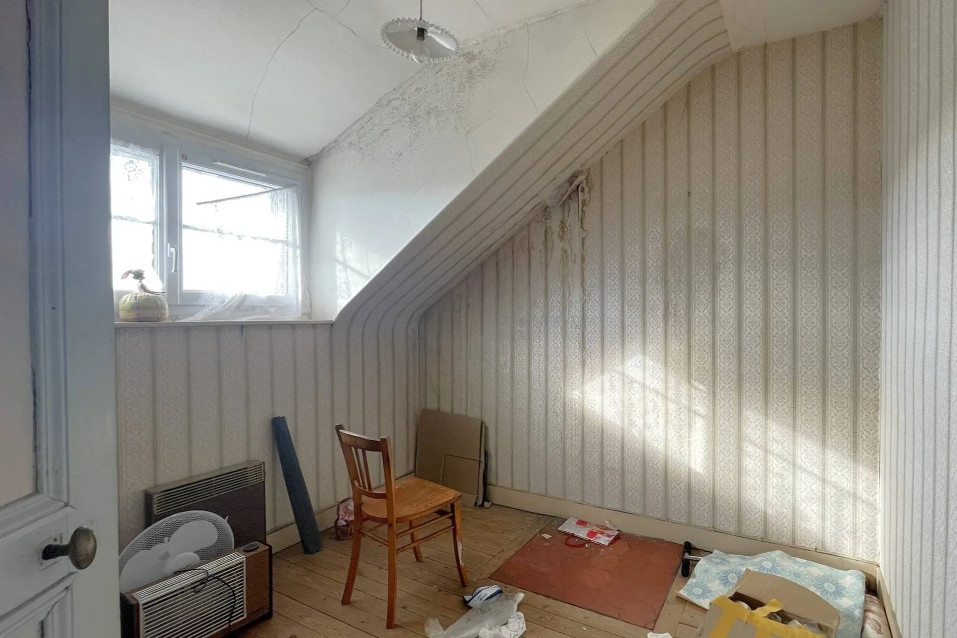 Maison mitoyenne située à Arques-La-Bataille, d’une superficie habitable de 81,24 m², bâtie sur son terrain de 410 m², Seine Maritime, 76