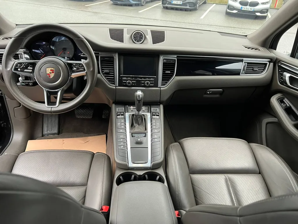 Porsche Macan Noir proche Le Havre 76