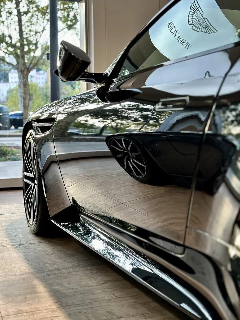 film plastique protection carrosserie film PPF Lyon traitement céramique DETAILING carosserie Aston Martin DB12 