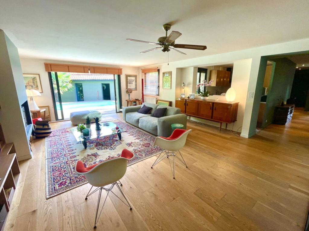 Maison rénovée avec piscine et stationnement Bordeaux Caudéran  