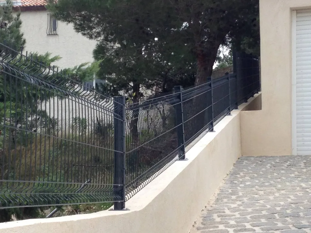 Pose de clôture sur platine