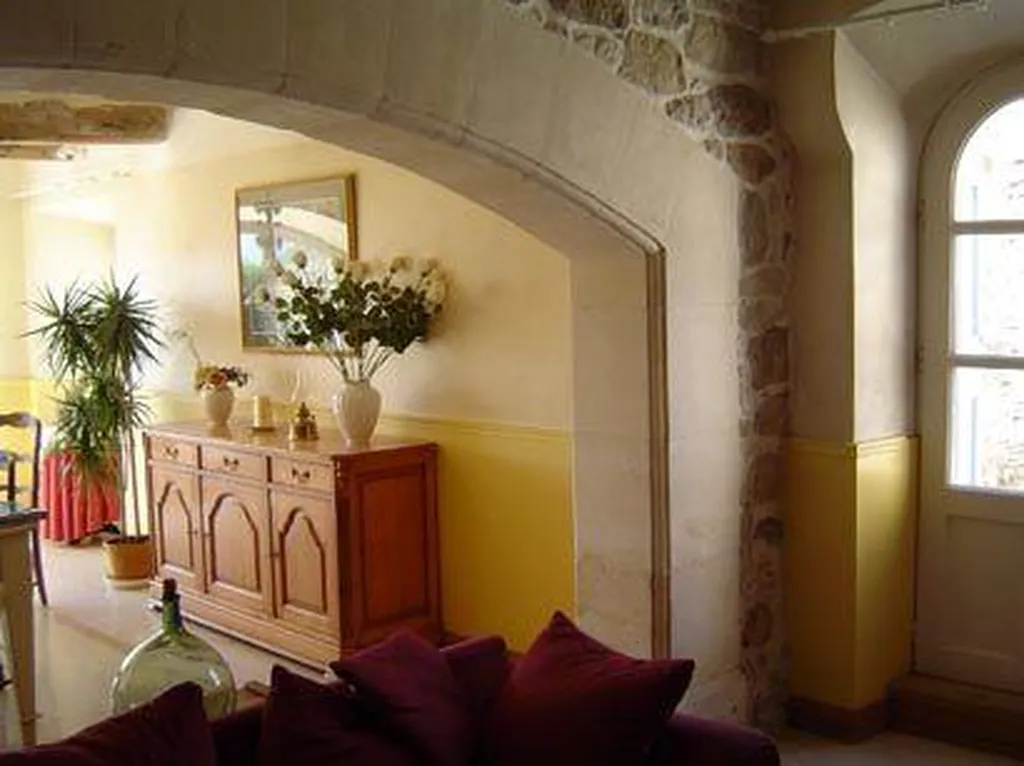 Monts de Vaucluse, proche Banon, mas XVIIème de charme et pigeonnier avec gîtes.