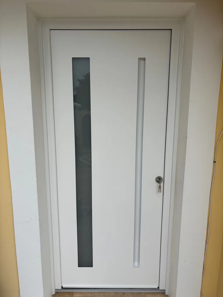 Porte d’entrée monobloc aluminium sur mesure à Contes près de Nice