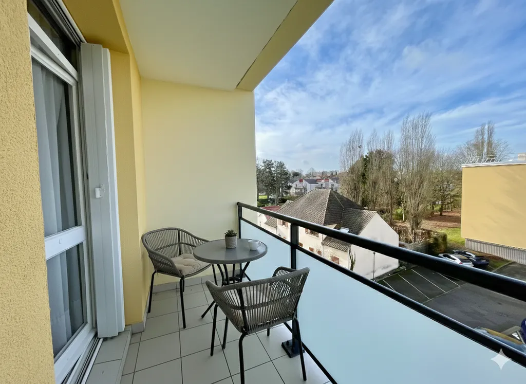 Balcon sud ouest dans appartement calme à rénover au dernier étage par Helix immobilier Le Vésinet