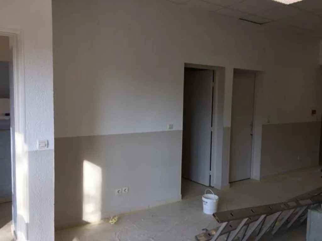 LAQUE A L EAU DE TERRE DU MONDE - RENOVATION DU LABORATOIRE AUMADIS