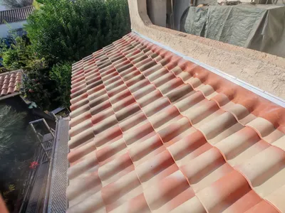 Reprise d’une toiture avec isolation de la charpente et pose de tuiles romanes à Draguignan