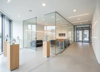 Construction de locaux d’activité à Strasbourg : trames adaptées, dalles renforcées et réseaux techniques calibrés