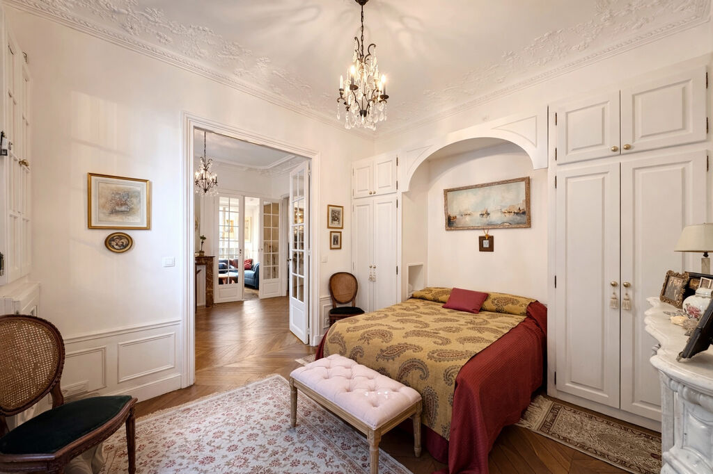 Charme de l'ancien pour ce bel appartement à Saint-Germain)en-Laye