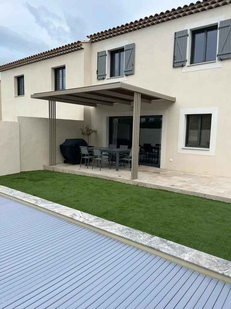 fabrication et installation pergola bois et acier sur mesure Peypin dans les Bouches du Rhone