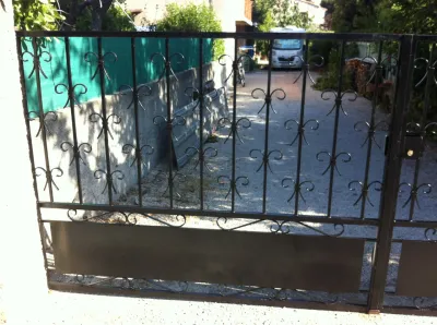 RENOVATION PORTAIL EN FER FORGE A  SAINT MITRE LES REMPARTS